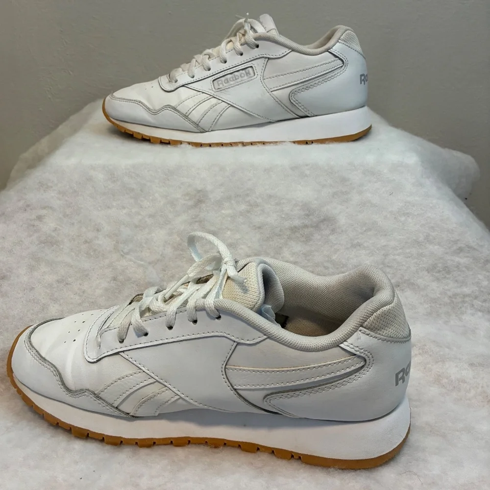 Reebok classic low-top, white leather athletic sneaker, Women’s Size 7.5